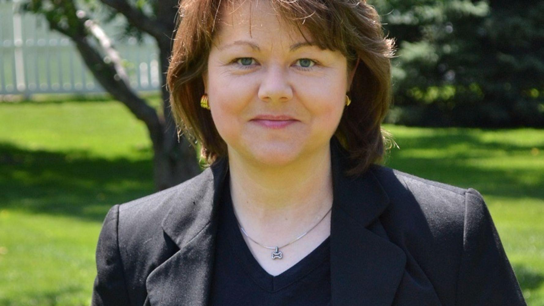 Virtual Author Series Alex Kava National Willa Cather Center Red